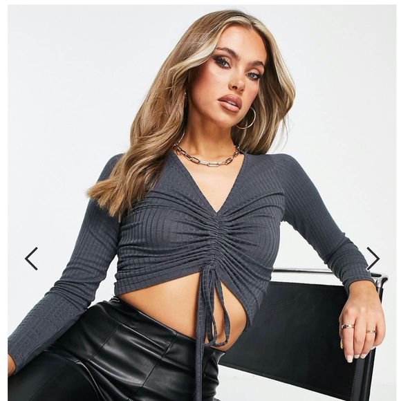 Gray ruched crop top - Picture 2 of 5